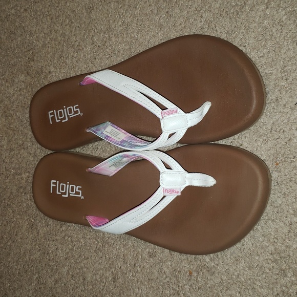 Flojos white split strap flip flops. Sz 8. Comfort foam & arch support. Lightwt - Picture 1 of 7